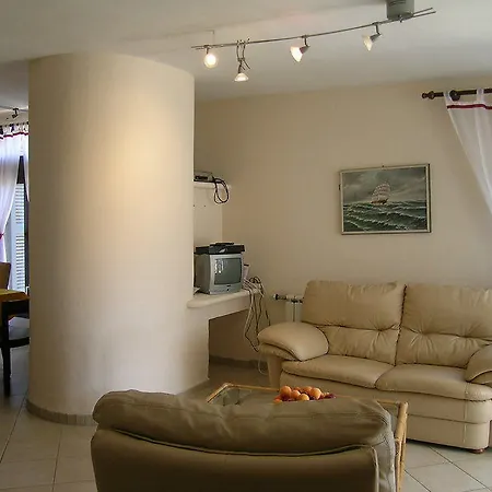 Hotel 108d - Three Bedroom 2*